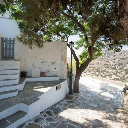 Aris & Maria アパート Kástron