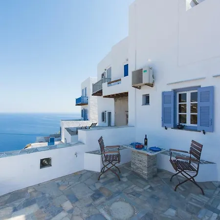 Aris & Maria アパート