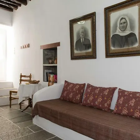 Aris & Maria Kástron