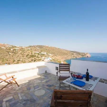 Aris & Maria アパート *