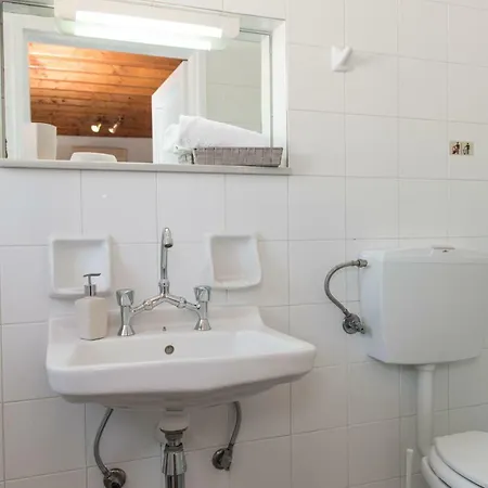 アパート Aris & Maria